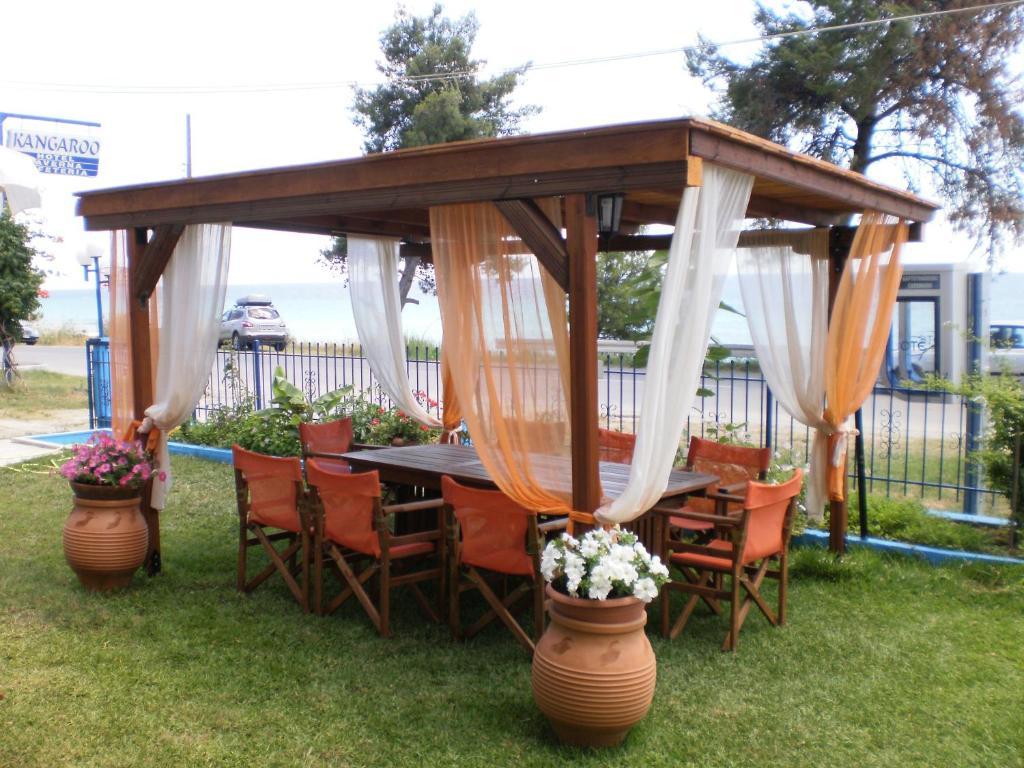 Kangaroo Hotel Móla Kalíva Kültér fotó