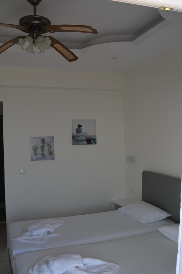 Kangaroo Hotel Móla Kalíva Kültér fotó