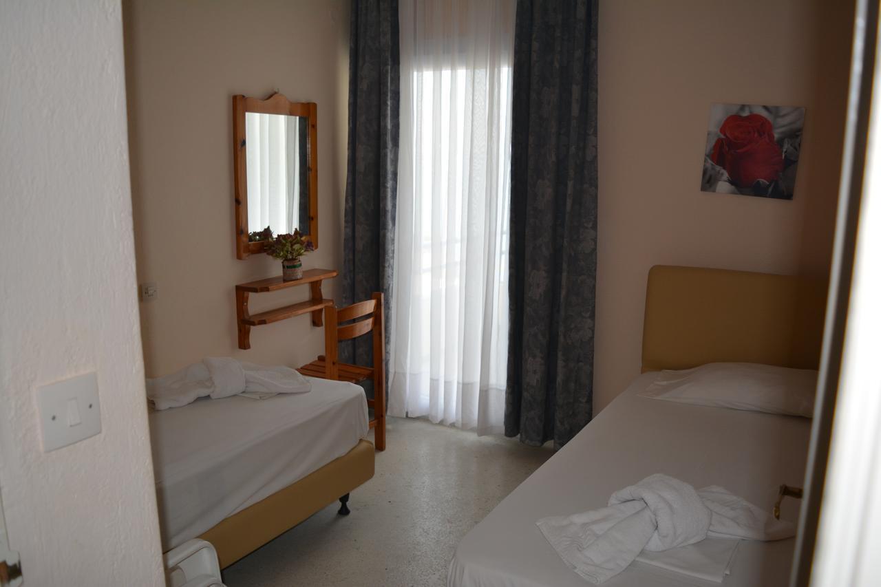 Kangaroo Hotel Móla Kalíva Kültér fotó